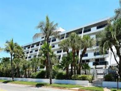 A few steps to the beach Anna Maria Island Vacation Condo 26ft Balcony